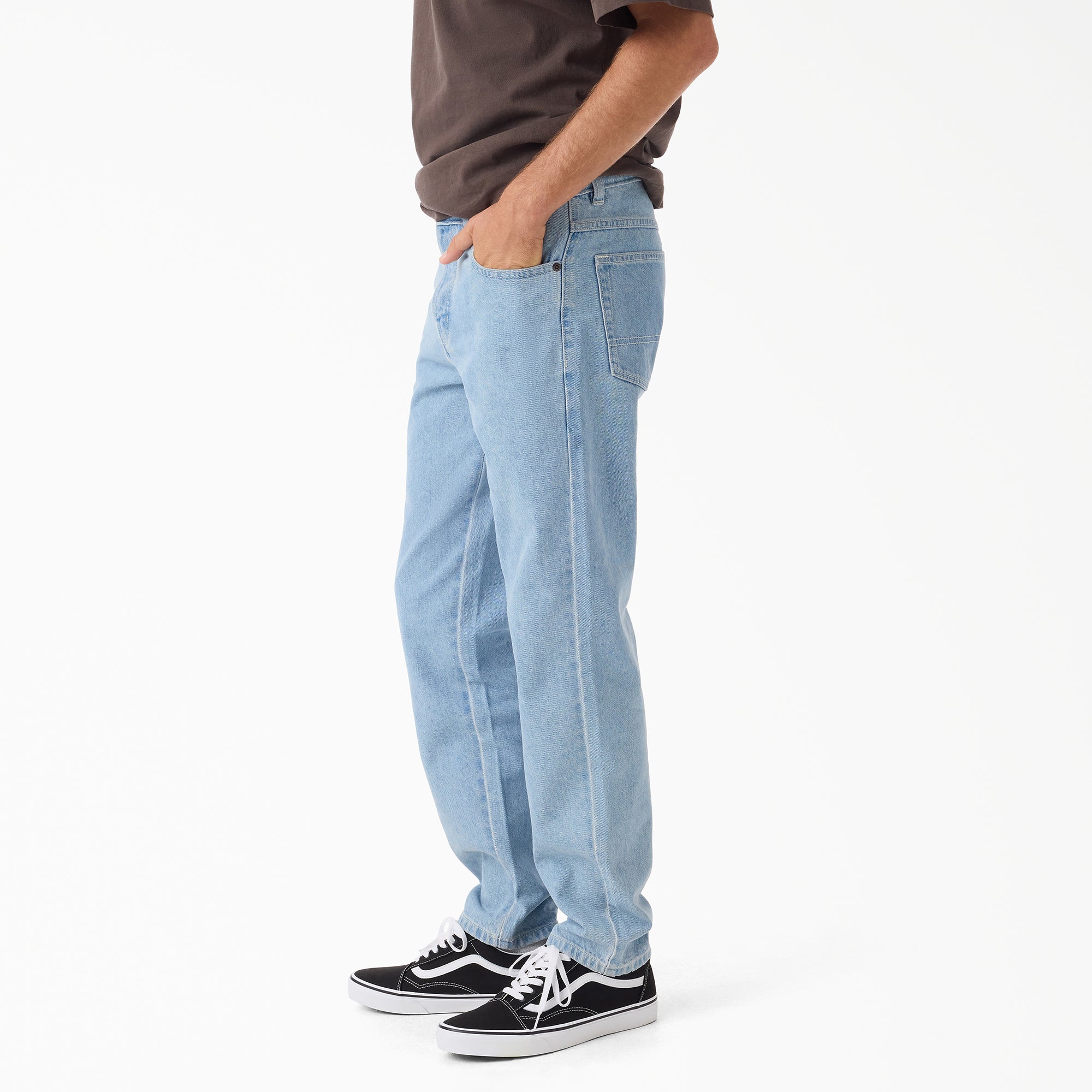 982 Slim Tapered Jeans